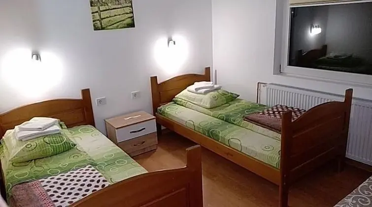 Üç Kişilik Oda, Dağ Manzaralı