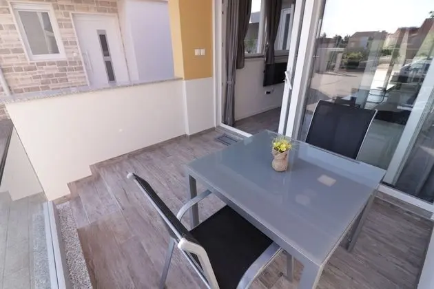 Deluxe Stüdyo, Teras