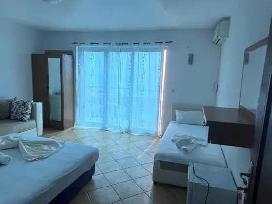 Apart Daire, Havuz Manzaralı