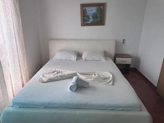 Apart Daire, Havuz Manzaralı