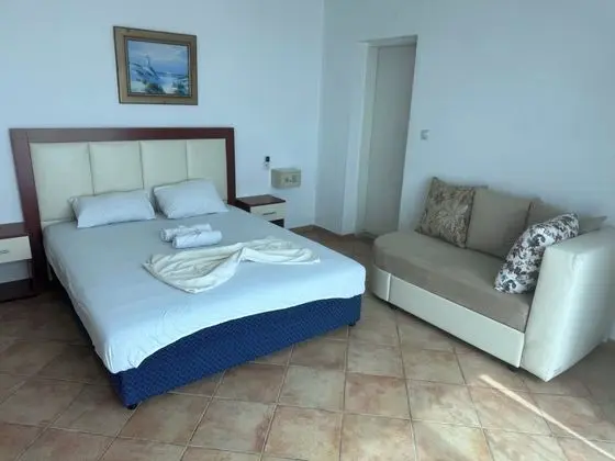 Apart Daire, Havuz Manzaralı