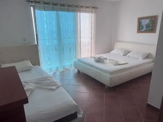Apart Daire, Havuz Manzaralı