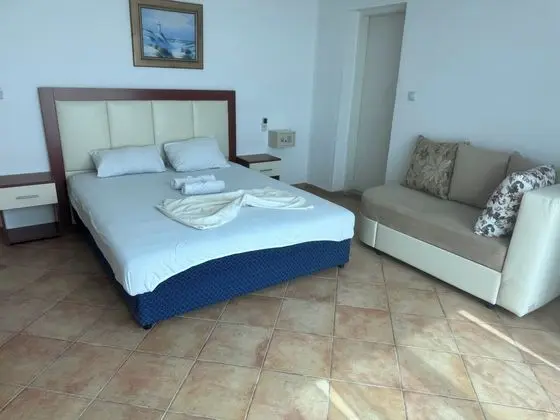 Apart Daire, Havuz Manzaralı