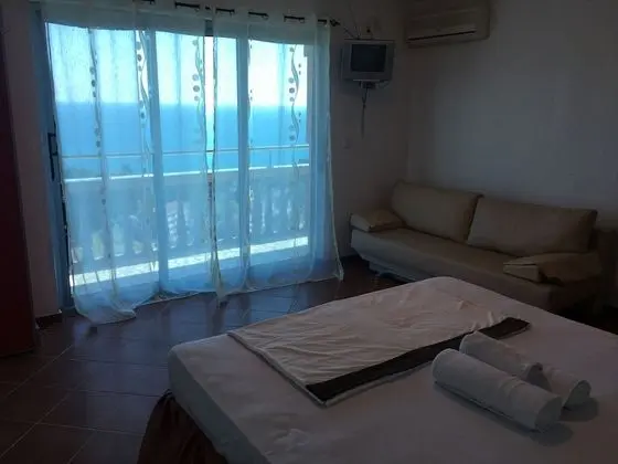 Apart Daire, Havuz Manzaralı