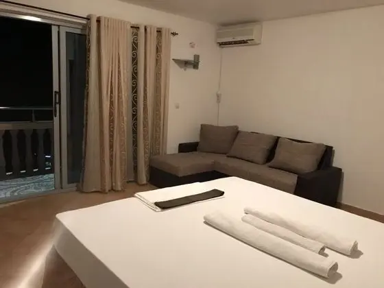 Apart Daire, Havuz Manzaralı