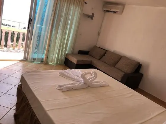 Apart Daire, Havuz Manzaralı