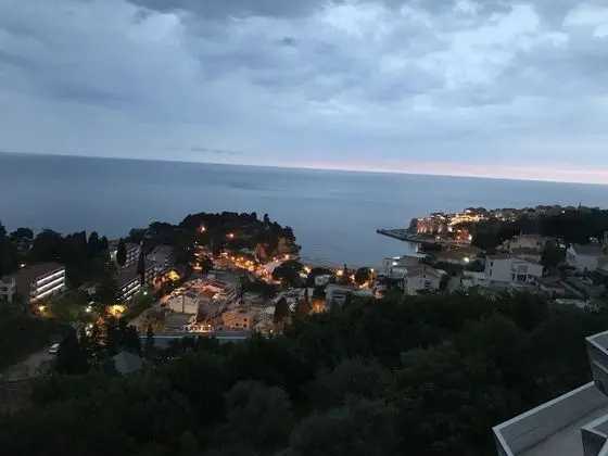 Apart Daire, Havuz Manzaralı