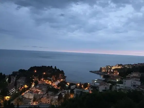 Apart Daire, Havuz Manzaralı