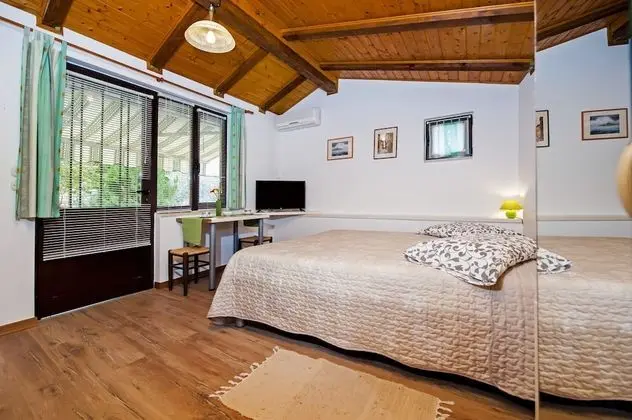 Basic Stüdyo, Bahçeli