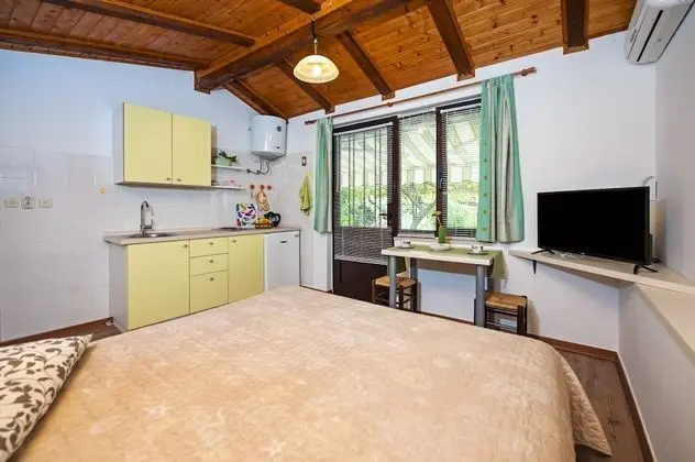 Basic Stüdyo, Bahçeli