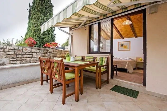 Basic Stüdyo, Bahçeli