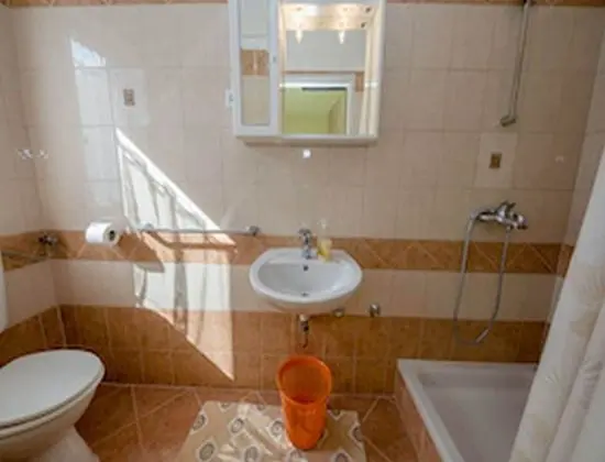 Tek Büyük Yataklı Oda (Double Room with Balcony)