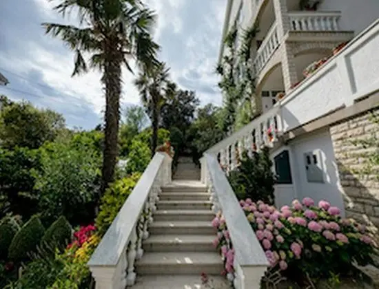 Tek Büyük Yataklı Oda (Double Room with Balcony)