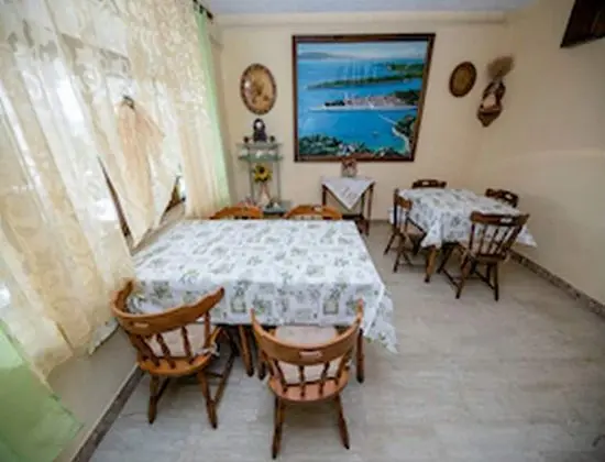 Tek Büyük Yataklı Oda (Double Room with Balcony and Sea View)