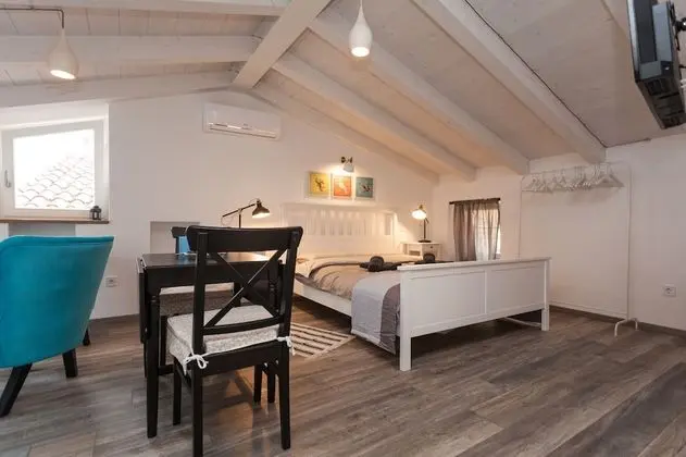 Stüdyo, Deniz Manzaralı (Petra)