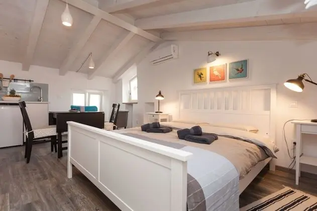 Stüdyo, Deniz Manzaralı (Petra)