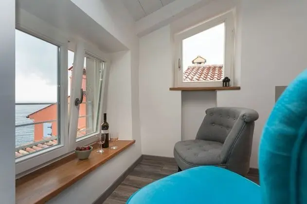 Stüdyo, Deniz Manzaralı (Petra)