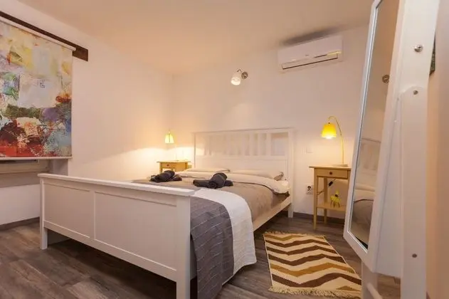 Stüdyo (Queen-Neva)