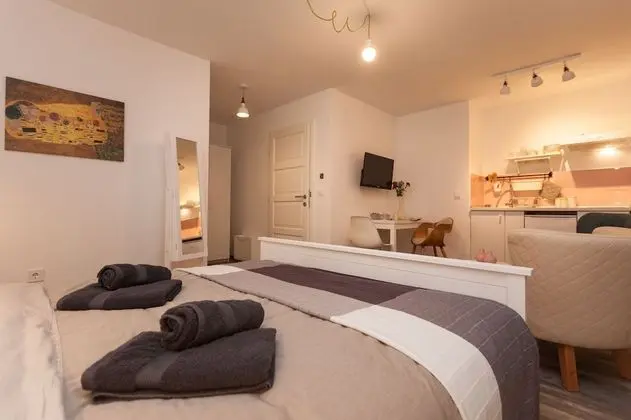 Stüdyo (Queen-Neva)