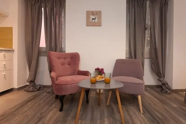 Stüdyo (Queen-Neva)