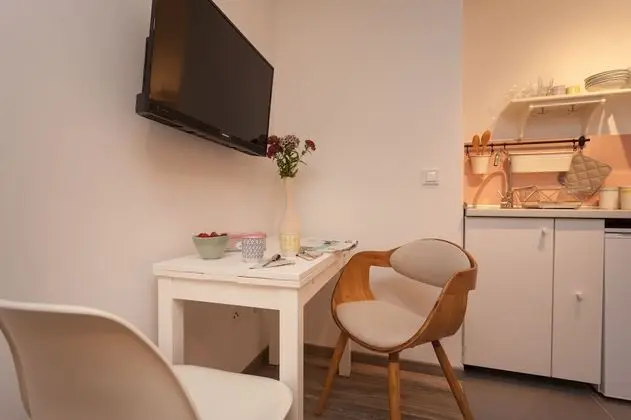 Stüdyo (Queen-Neva)