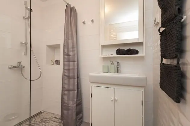 Stüdyo (Queen-Neva)