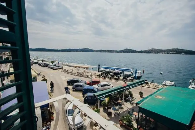 Tek Büyük Yataklı Oda (Buta)