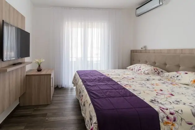 Standard Tek Büyük veya İki Ayrı Yataklı Oda, Kısmi Deniz Manzaralı