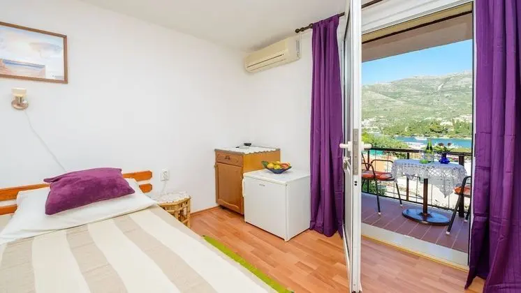Tek Büyük veya İki Ayrı Yataklı Oda, Balkon, Deniz Manzaralı