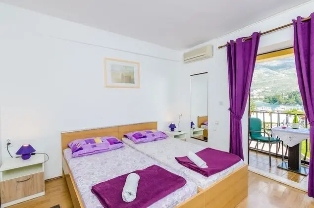 Tek Büyük veya İki Ayrı Yataklı Oda, Balkon, Deniz Manzaralı
