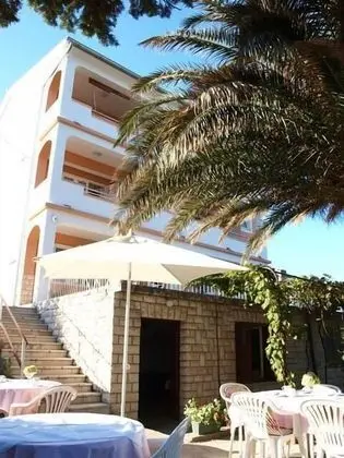 Oda, 1 Çift Kişilik Yatak ve Çekyat