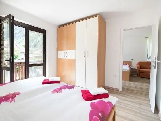 Family Apart Daire, Banyolu/Duşlu, Dağ Manzaralı (Apartma hiša)