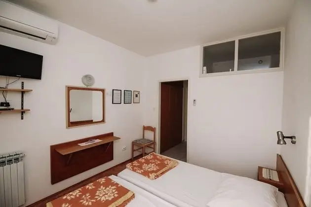 Twin room with sea view (room 3)