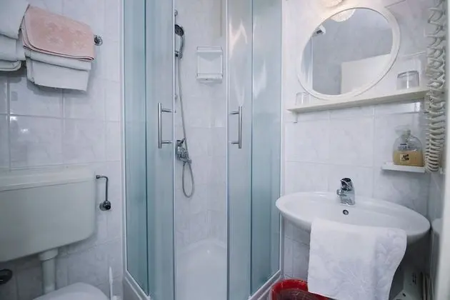 Twin room with sea view (room 3)