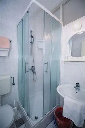 Twin room with sea view (room 3)