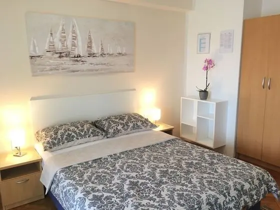 Stüdyo, Bahçe Manzaralı