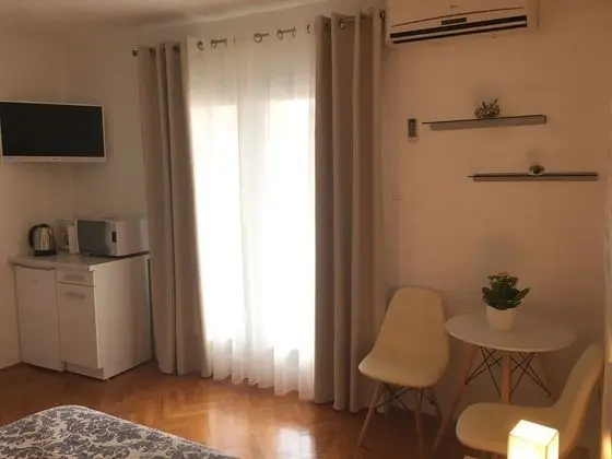 Stüdyo, Bahçe Manzaralı