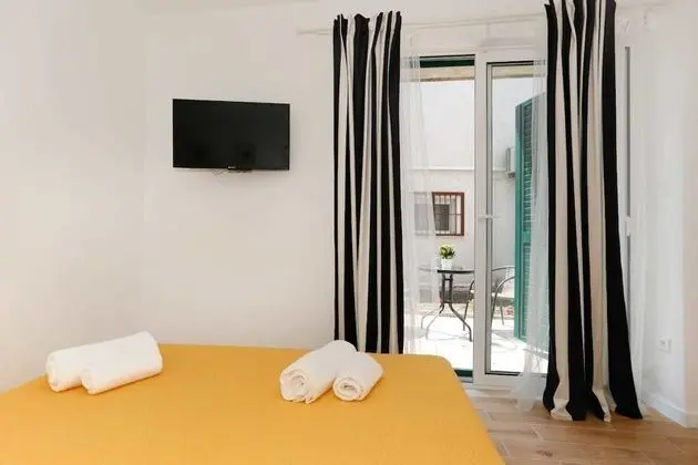 Tek Büyük Yataklı Oda, Bahçe Manzaralı (1)