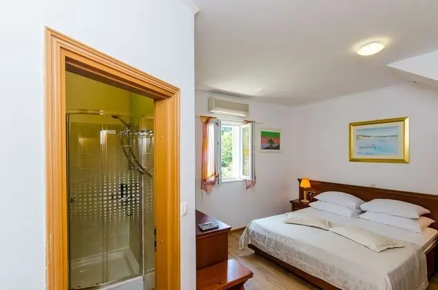 Comfort Tek Büyük veya İki Ayrı Yataklı Oda, Veranda, Bahçe Manzaralı