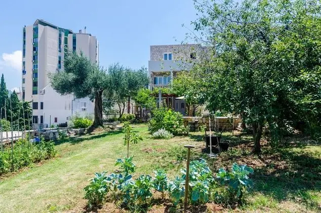 Comfort Tek Büyük veya İki Ayrı Yataklı Oda, Veranda, Bahçe Manzaralı