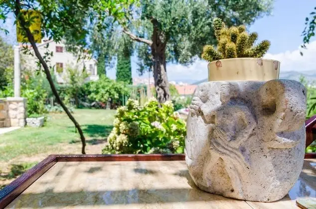 Comfort Tek Büyük veya İki Ayrı Yataklı Oda, Veranda, Bahçe Manzaralı