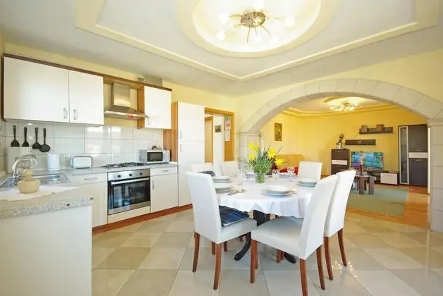Apart Daire (2-Bedroom Apt with Terrace n Sea View)