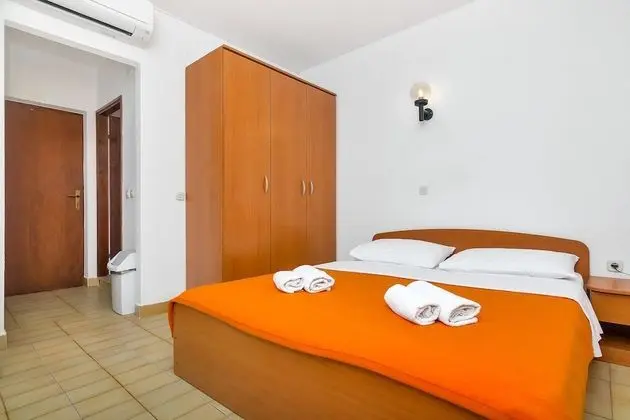 Stüdyo, Bahçe Manzaralı