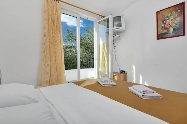 Stüdyo, Bahçe Manzaralı