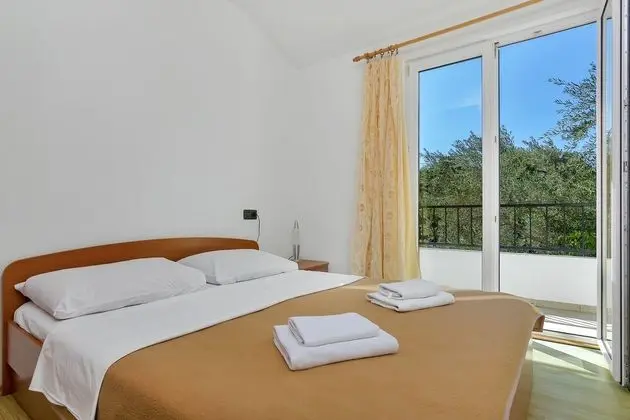 Stüdyo, Bahçe Manzaralı