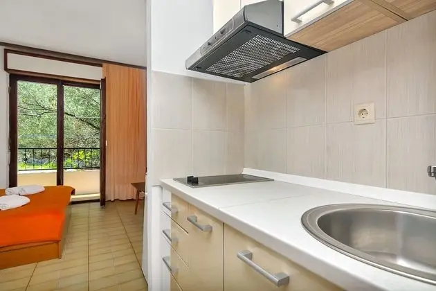 Stüdyo, Bahçe Manzaralı