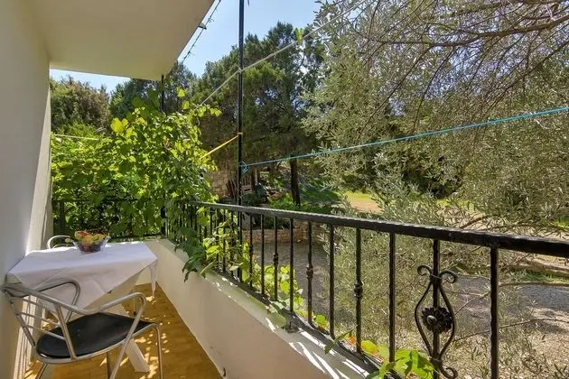 Stüdyo, Bahçe Manzaralı