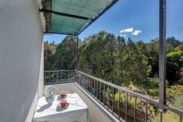 Stüdyo, Bahçe Manzaralı