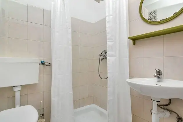 Stüdyo, Bahçe Manzaralı