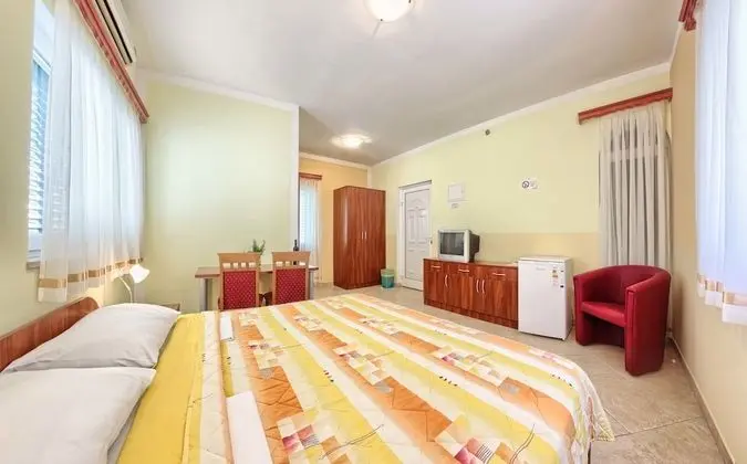 Deluxe Tek Büyük Yataklı Oda, Balkon (Partial sea view)